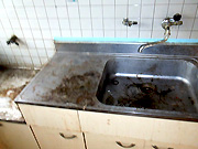 三重県菰野町の汚部屋のキッチンの清掃・クリーニング