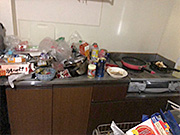 岐阜県美濃加茂市の汚部屋のキッチンの清掃・クリーニング
