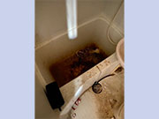 三重県四日市の男性の汚部屋の浴室の清掃・クリーニング作業前