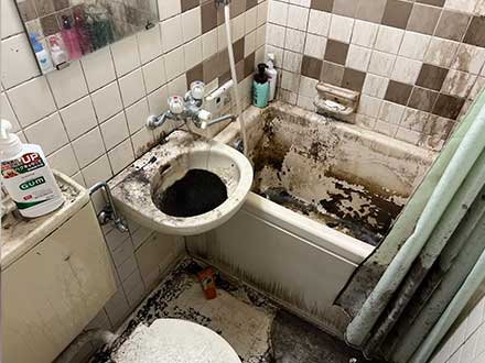 愛知県名古屋市の汚部屋の浴室の清掃・クリーニング作業前