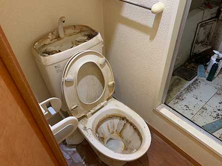 愛知県小牧市のトイレ・洗面の清掃・クリーニング作業前